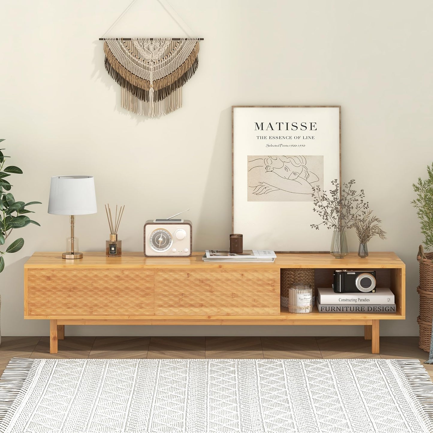 Skandynawska Szafka RTV Bambusowa z Przesuwanymi Drzwiami i Szafkami – 160x40x38 cm, szafka w kolorze naturalnym