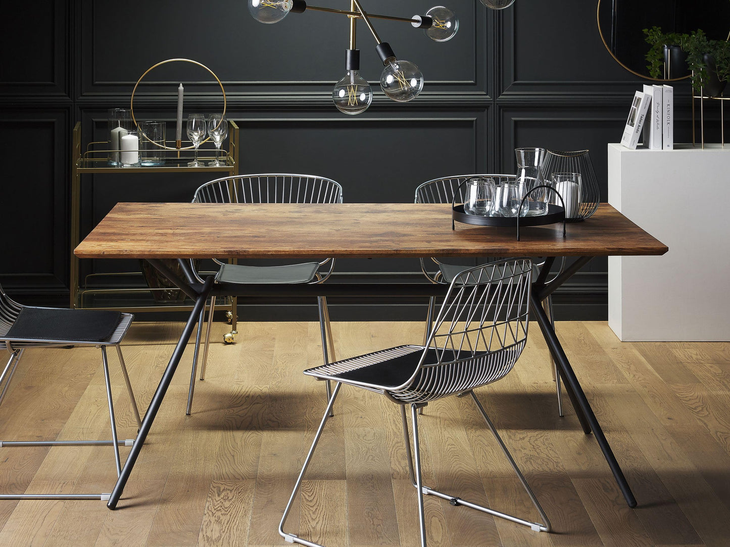 Industrialny Stół Jadalni z Metalu i MDF 160x90 cm – Ciemne Drewno, Czarny Design